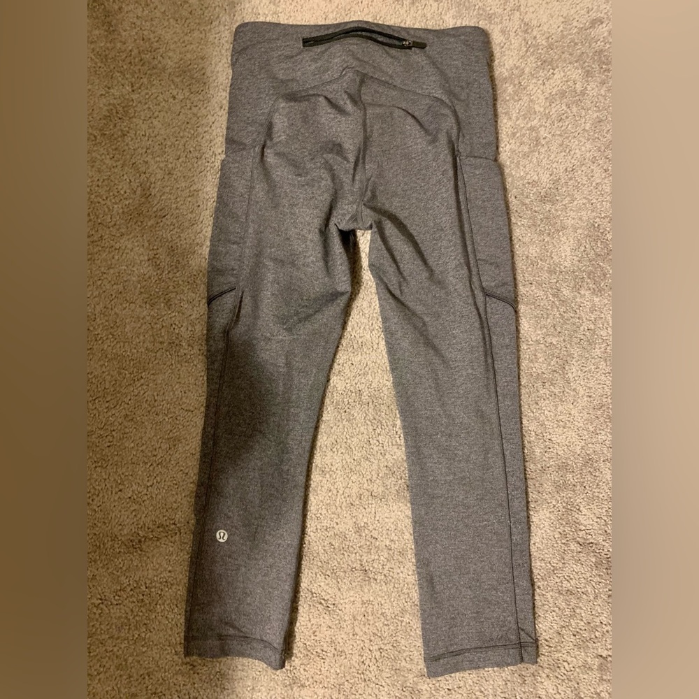 Lululemon Speed Up Cropped Leggings.